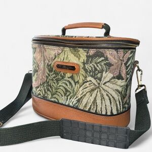 American Tourister Green and Tan Travel Bag makeup storage